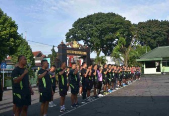 Apel pagi jumat sehat anggota Korem 073/Mkt