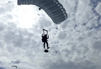 Prajurit TNI AL Mendarat Darurat 