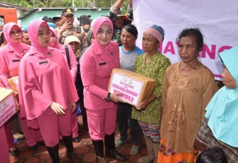 Bantuan Korban Banjir di Bondowoso