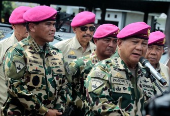 Menhan Prabowo Subianto saat menjadi warga kehormatan Korps Marinir 