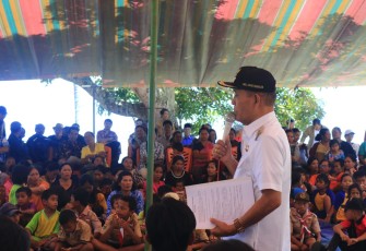 Wabup Samosir saat tampung aspirasi warga Desa Janji Raja