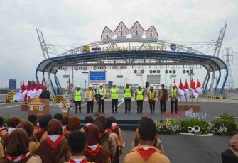 Presiden RI  saat meninjau jalur Tol Sayung - Demak