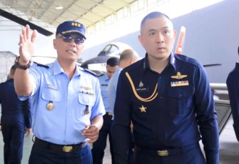 Kamuspusdirla Kolonel Sus Yuto Nugroho memberikan penjelasan mengenai koleksi museum 