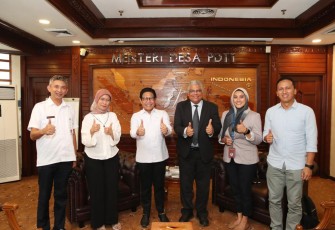 Mendes PDTT Abdul Halim Iskandar didampingi Dirjen PEID, Harlina Sulistyorini menerima audiensi Country Director IFAD Indonesia, Hani Elsadani Salem untuk membahas tindak lanjut kerjasama Program TEKAD antara Kemendes PDTT dengan IFAD. Rabu (01/03/23)