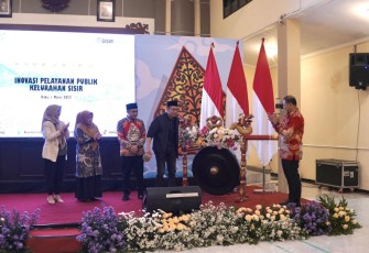 Pj. Wali Kota Batu Aries Agung Paewai, saat meresmikan Inovasi Publik Kelurahan Sisir “PAIJO JOGO BERAS PULEN”.