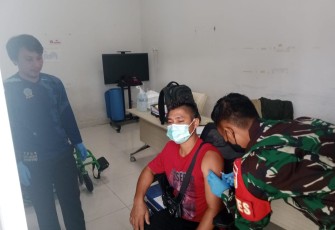 Vaksinasi pelintas batas di perbatasan 