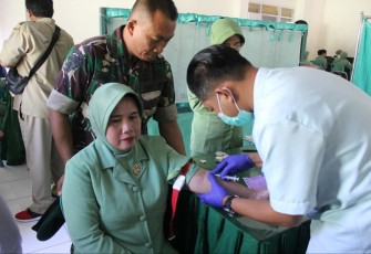 Pemeriksaan kesehatan warga Menarmed 2 Kostrad 