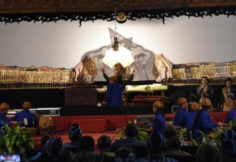 Wayangan di halaman rumah Panglima TNI
