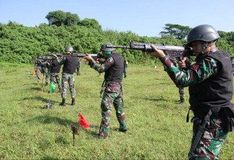Asah kemampuan menembak prajurit Menarmed 2 Kostrad 