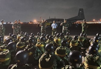 Latihan terjun malam siswa Dikkopaska