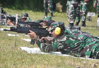 Latihan menembak prajurit Korem 081/DSJ