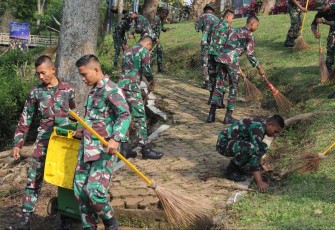 Karya bakti peduli lingkungan prajurit Menarmed 2 Kostrad 