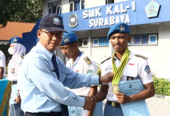 Reward siswa berprestasi 