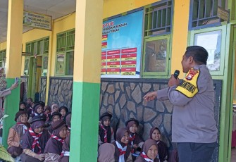 Cegah Penyalahgunaan Narkoba, Bhabinkamtibmas Polres Benteng Gelar Sosialisasi