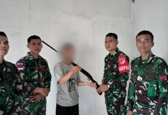 Terima senpi rakitan warga perbatasan 