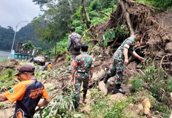 Kerja bakti bersama warga binaan
