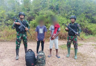 PMI Ilegal melewati jalan tikus diamankan satgas perbatasan 