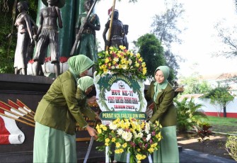 Ziarah dan Tabur Bunga Persit KCK Cabang XVI Dim Ponorogo