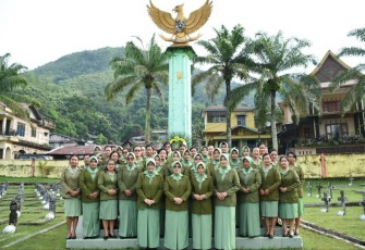 Ziarah dan Tabur Bunga Persit KCK Koorcabrem 023 PD I/BB Ziarah