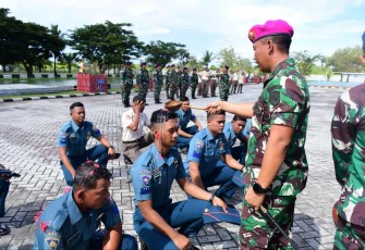 Tradisi kenaikan pangkat prajurit Lantamal XI Merauke