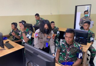 Prajurit Puspomal ujian teori pembuatan SIM