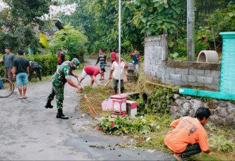 Pembersihan lingkungan wilayah desa binaan 
