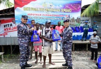 Bantuan sembako di kampung bahari Nusantara lampu satu