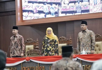 Musrenbang Rencana Kerja Pemerintah Daerah Provinsi Jawa Timur di Ballroom Shangri-La Hotel Surabaya, Selasa (13/4).