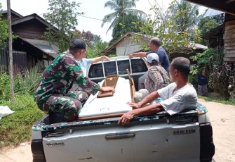 Bantu pemakaman warga perbatasan 