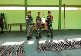 Penyerahan hasil operasi ke Denpal XII/I Sintang