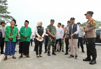 Wagub Emil Dardak saat Tinjau Posyan Penompo Mojokerto