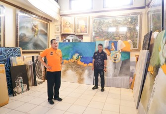 Bambang Soesatyo di salah satu galery lukisan di Bali, Jum'at (21/4)