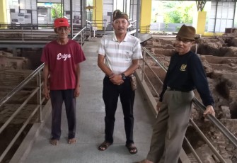 Klikwarta.com bersama Suwondo dan Sunaryo, keduanya pecinta budaya asal Ngantang, Malang, (Jumat,28/4/2023) menelusuri jejak peradaban dari era Majapahit