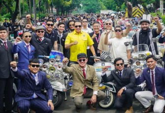 Bambang Soesatyo bersama komunitas Vespa, Senin (1/5)