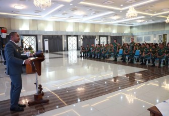 Wagub Sumbar Audy Joinaldy saat memberikan pembekalan taruna AAL