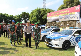 Danrem 163/WS Brigjen TNI Agus M Latif saat pengecekan pasukan pam VVIP di Makorem, Kamis (4)5)