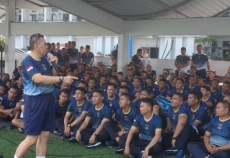 Pangkolinlamil Laksda TNI Yayan Sofiyan memberikan motivasi 