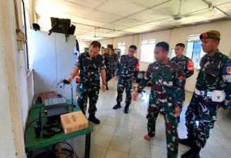 Tim verifikasi Korem 121/Abw di Makotis Satgas Yonarmed 19/105 Trk Bogani, Kamis (11/5)