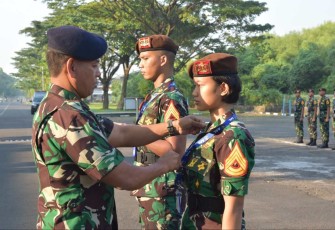 Wakil Gubernur AAL Laksamana Pertama TNI Dato' Rusman SN saat membuka latihan kepemimpinan 