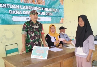 Penyaluran BLT DD warga kurang mampu di wilayah desa binaan 