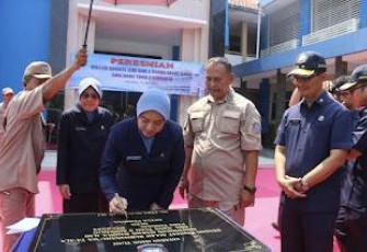 Ny Fera Muhammad Ali saat peresmian Masjid SMA Hang Tuah Sidoarjo 