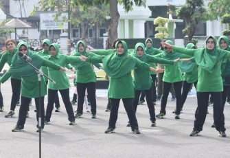 Olahraga bersama Persit KCK Koorcab Rem 081 