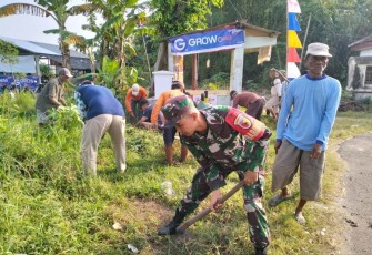 Bersihkan lingkungan di wilayah desa binaan 
