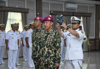 Mayjen TNI Marinir Markos saat pengambilan sumpah jabatan Aspotmar Kasal, Cilandak, Jakarta, Minggu (21/5)