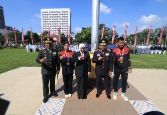 Kapolda Jatim Irjen Pol Toni Harmanto bersama Gubernur Jatim Khofifah Indar Parawansa dan Pangdam V Brawijaya 