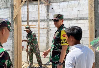 Irben Itjenad Brigjen TNI Kokom saat meninjau TMMD Kodim 0810/Nganjuk 