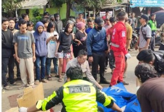 Anggota Polsek Cileungsi amankan TKP lakalantas 