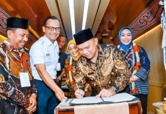 Bupati Labuhanbatu tandatangani Mou dengan PT KAI