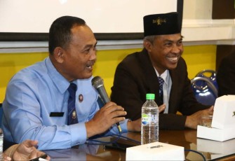 Kasatdik SMA Hang Tuah 2 Sidoarjo Hadi Sukiyanto saat studi tiru di SMA NU 1 Gresik