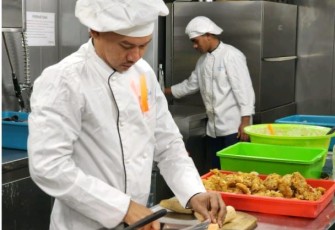 Keahlian memasak prajurit KRI Bima Suci 